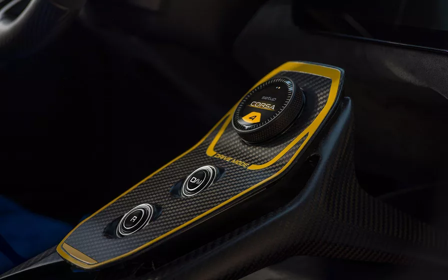 A 360° pro-driver experience